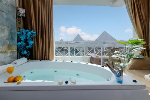 Horizon Pyramids View inn