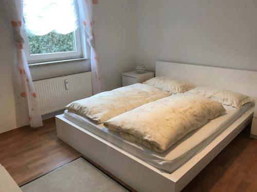 En eller flere senge i et værelse på Ferienwohnung Am Goldenen Löwen