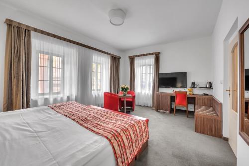 Una cama o camas en una habitación de Hotel Nelly Kellys