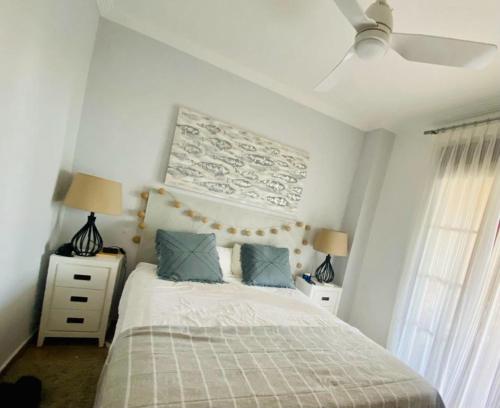 Postel nebo postele na pokoji v ubytování Apartamento Urbanización Los Albatros Isla Canela