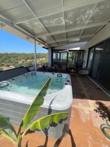 een hot tub in een huis met uitzicht bij Elena's Country Home & SPA in Kalithies