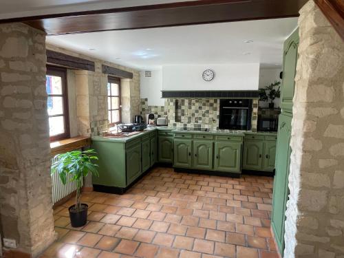 Η κουζίνα ή μικρή κουζίνα στο Gesse, Maison avec terrasse
