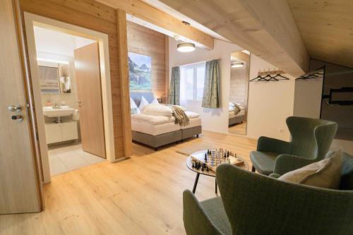 Istumisnurk majutusasutuses Alphotel Biel-Kinzig - Access by Cable Car only!