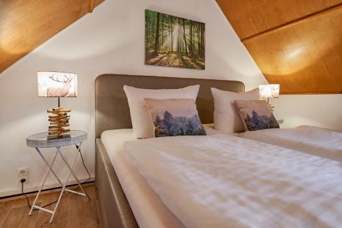 Postel nebo postele na pokoji v ubytování Hotel Schlossblick