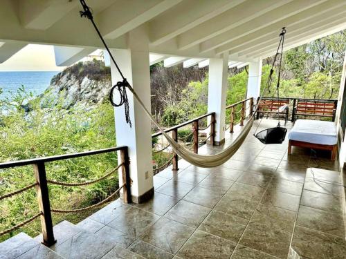 Μπαλκόνι ή βεράντα στο Oceanfront Oasis - Villa Margarita - Entire Villa