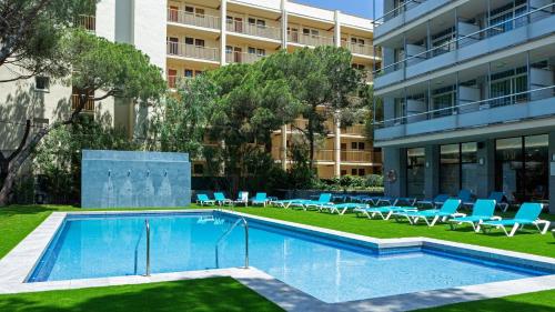 Bazén v ubytování Medplaya Hotel Monterrey nebo v jeho okolí