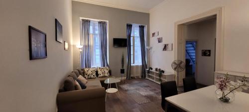 TV a/nebo společenská místnost v ubytování Tourist Homestay