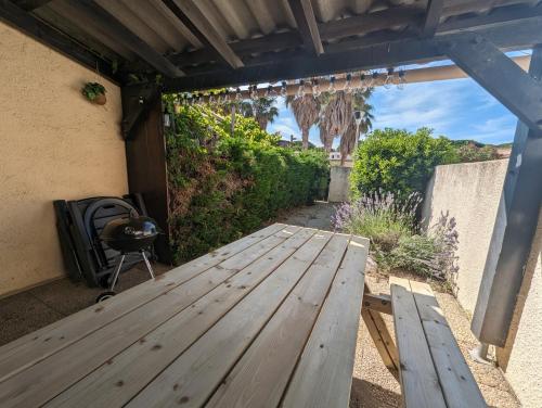 Maison de vacances avec jardin, 650m de la mer, WIFI,CLIM