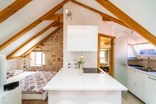 Old Town Historical Residence Apartment