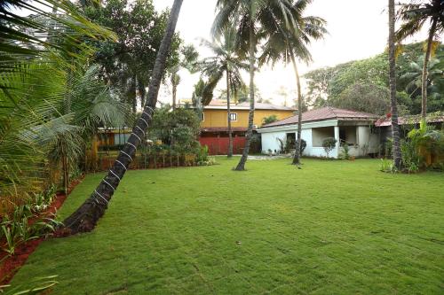 Zahrada ubytování Goa Villagio Resort & Spa - A Unit of IHM, 10 Min Walk from Beach