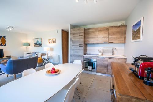 a kitchen and living room with a counter top at Chalet des Cousins: Fantastic alpine chalet in Vaujany