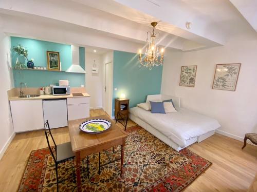 Photo de la galerie de l'établissement Charmant studio au cœur de Hyères, à Hyères