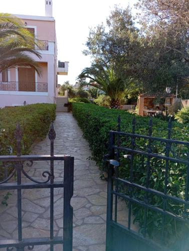 Κήπος έξω από το Villa Anthi Kefalas