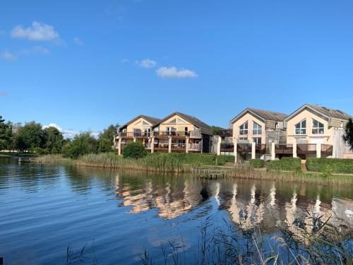 250 lake waterfront holiday apartment with garden