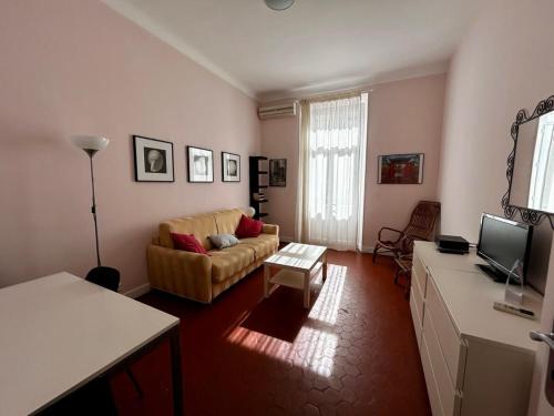 A004 - Bright apt Rue d'Antibes at 300m from beach Croisette