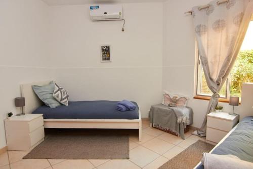 a bedroom with a bed and a window at Casa Irma in Santa Maria