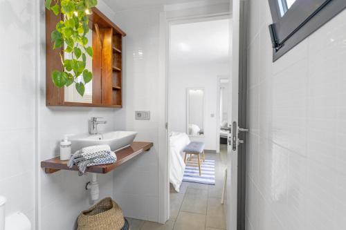 a bathroom with a sink and a mirror at La Casita Del Mar in Caleta de Caballo