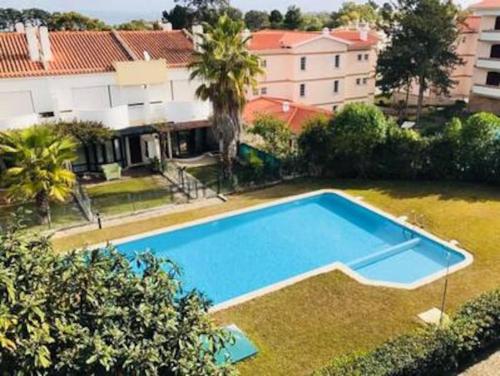 an overhead view of a swimming pool in a yard at Casa da Praia em Soltroia Mar in Comporta