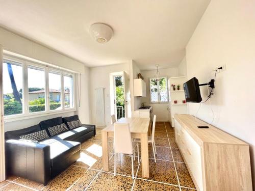 a living room with a couch and a table at Pineta Apartament in Tirrenia