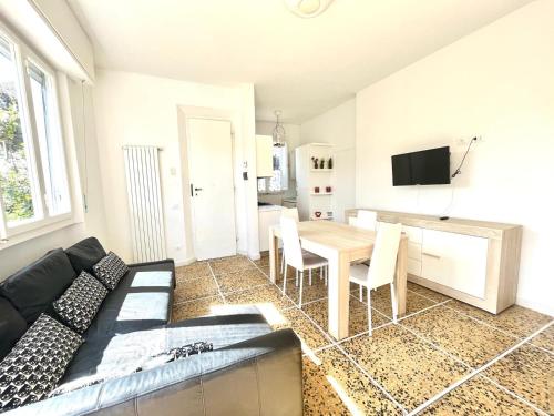 a living room with a couch and a table at Pineta Apartament in Tirrenia