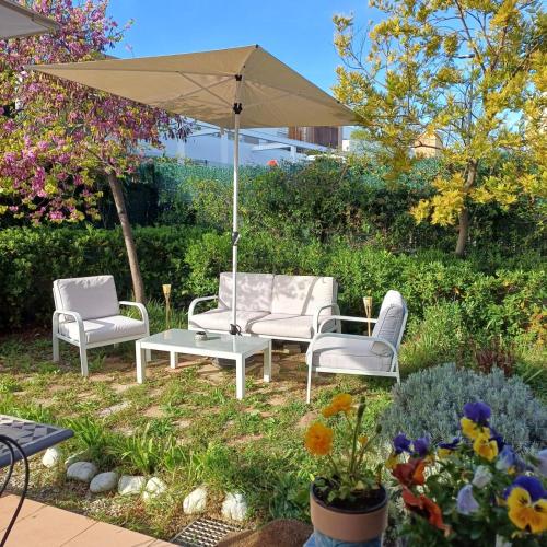 The Flower- Townhouse with air conditioning and garden!