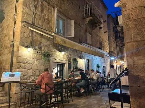 Location ! New, Modern, Old Town
