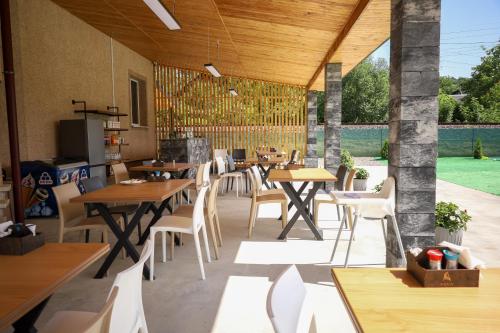 Patio nebo venkovní prostory v ubytování Aqua Hotel
