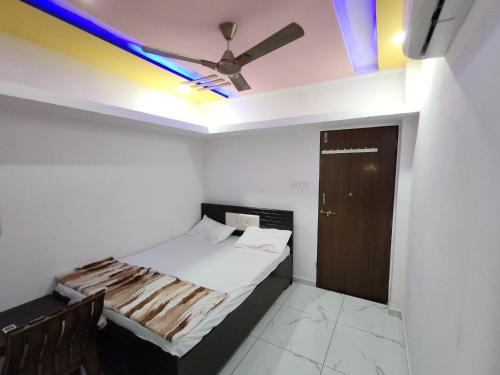 Postel nebo postele na pokoji v ubytování DOSTI HOMESTAY