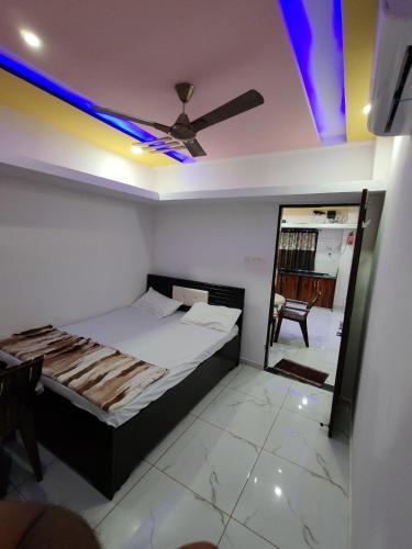 Postel nebo postele na pokoji v ubytování DOSTI HOMESTAY