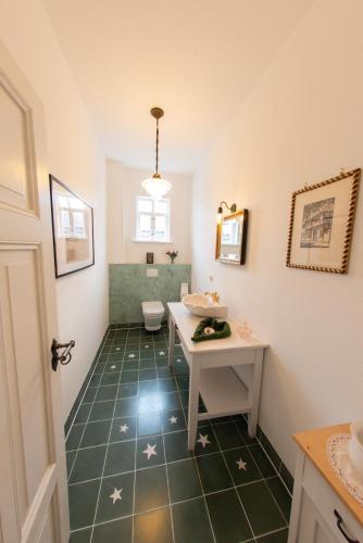 Bilik mandi di Else`s Hof - Wohnung Willi