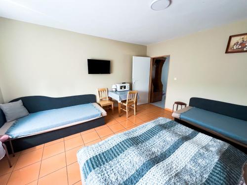 Μια τηλεόραση ή/και κέντρο ψυχαγωγίας στο Apartman Taktik