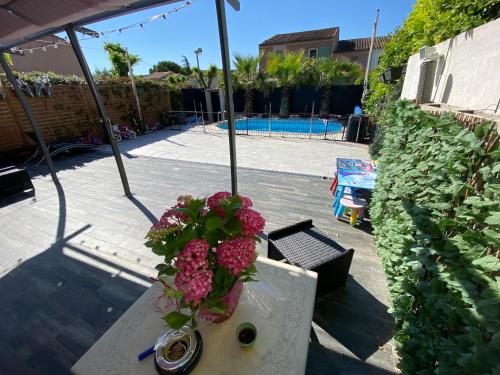 villa contemporaine avec piscine privée