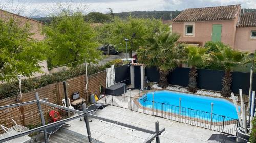 villa contemporaine avec piscine privée