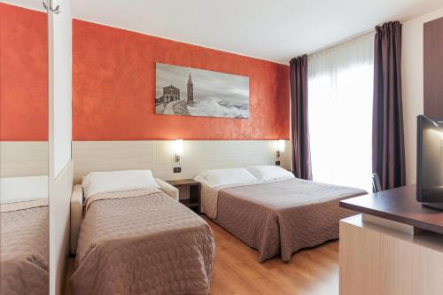 Ένα ή περισσότερα κρεβάτια σε δωμάτιο στο Hotel Levante