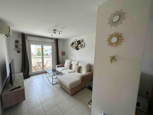 Beau T2 Climatisé, 1min à pied de la promenade des anglais et plage