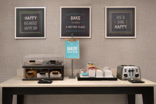 a counter with aasteryasteryasteryasteryasteryasteryasteryasteryasteryasteryasteryastery at Hampton Inn & Suites Huntsville Research Park Area in Huntsville