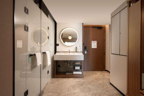 a bathroom with a sink and a mirror at Hilton Garden Inn Beijing West Railway Station in Beijing
