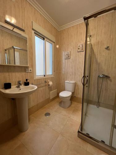 a bathroom with a toilet and a sink and a shower at Gaviota 2do in Marín
