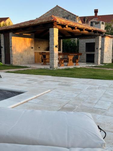 Foto dalla galleria di Villa Zadro a Čilipi