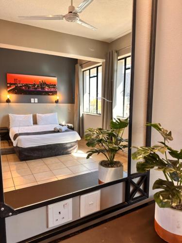 Postel nebo postele na pokoji v ubytování N1 Hotel Bulawayo