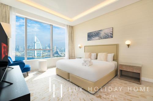 LUX Iconic Views at The Palm Tower Suite 4