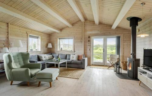 Χώρος καθιστικού στο Awesome Home In Humble With Sauna