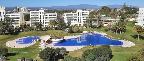 Swimmingpoolen hos eller tæt på Spacious apartment in Alvor - 100 m² with shared pool