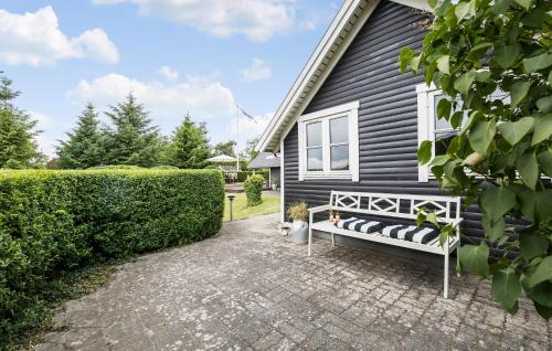 Κήπος έξω από το 2 Bedroom Beautiful Home In Farsø