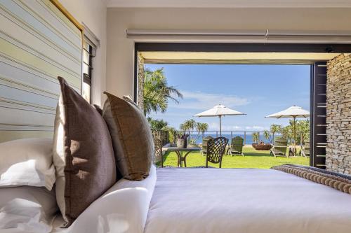 Ένα ή περισσότερα κρεβάτια σε δωμάτιο στο Dolphin Coast YOLO Spaces - Ballito Beach House Villa