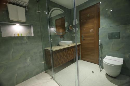 Koupelna v ubytování Airport Hotel Ramhan Palace Mahipalpur