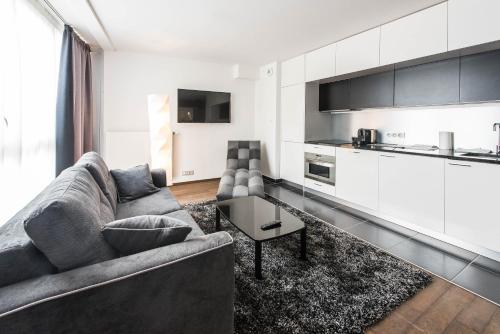 Kuchyň nebo kuchyňský kout v ubytování Les Appartements Paris Clichy