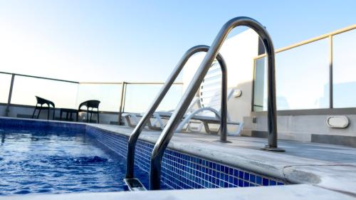a swimming pool on top of a cruise ship at Al Safwa One in Al Ḩadd