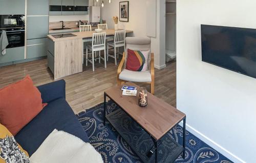 Η κουζίνα ή μικρή κουζίνα στο Gorgeous Apartment In Gagny With Wifi