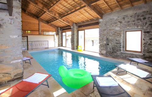 Bazén v ubytování Awesome Home In Privas With Sauna nebo v jeho okolí